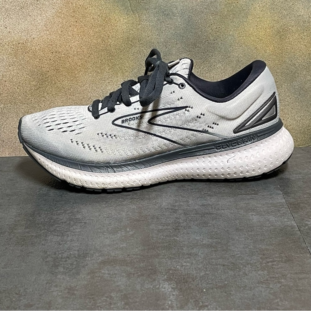 Brooks Women's Running Shoes in Light Gray and Black - Picture 11 of 16
